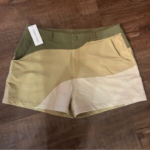 OUTDOOR VOICES Rec Trek 3” colorblock shorts olive-khaki-enoki hiking camping